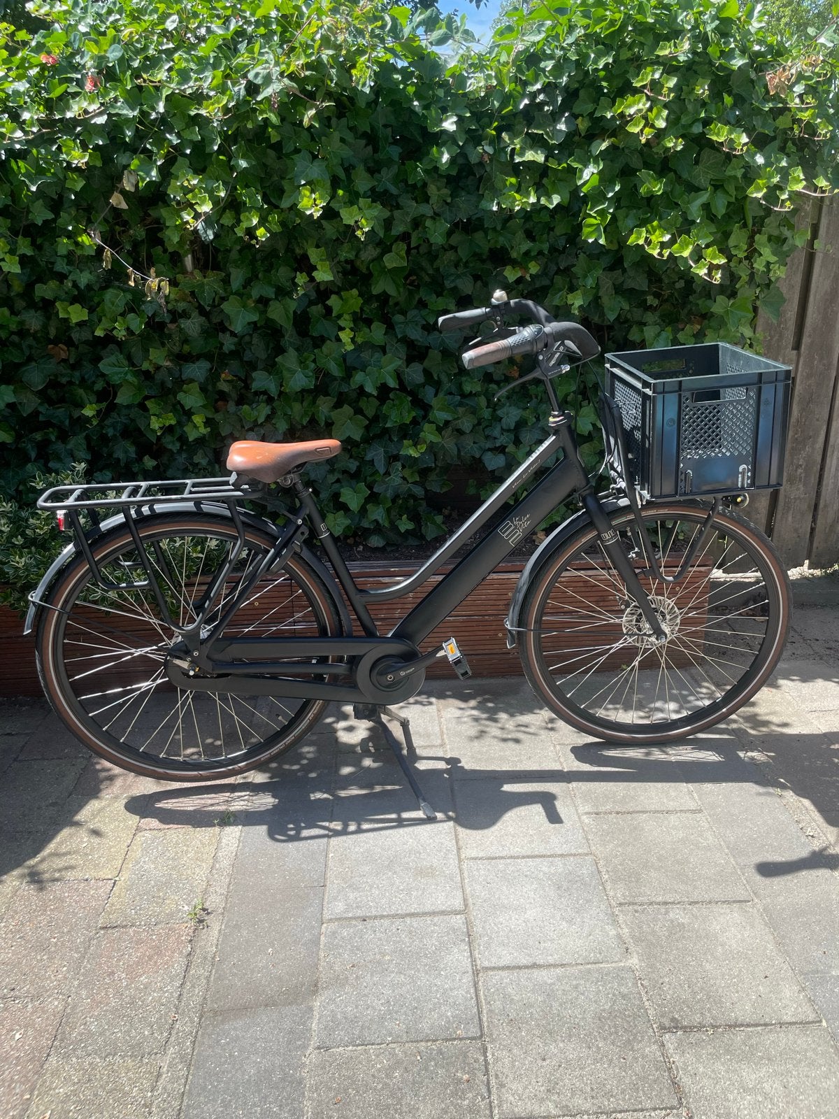 2e hands moederfiets met mandje en dubbele standaard, Mandje, 0 zitjes, Trommelrem, Ophalen