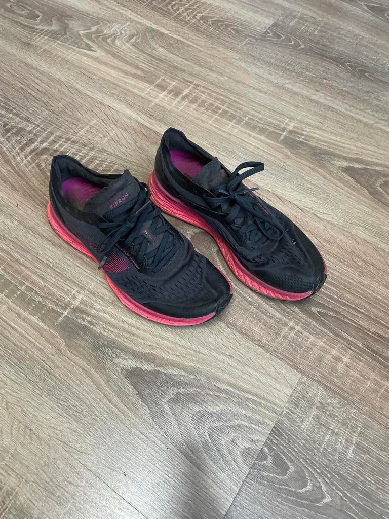 Kiprun hardloopschoenen maat 37 - Zwart/Roze, Sport en Fitness, Loopsport en Atletiek, Gebruikt, Hardloopschoenen, Hardlopen, Overige merken