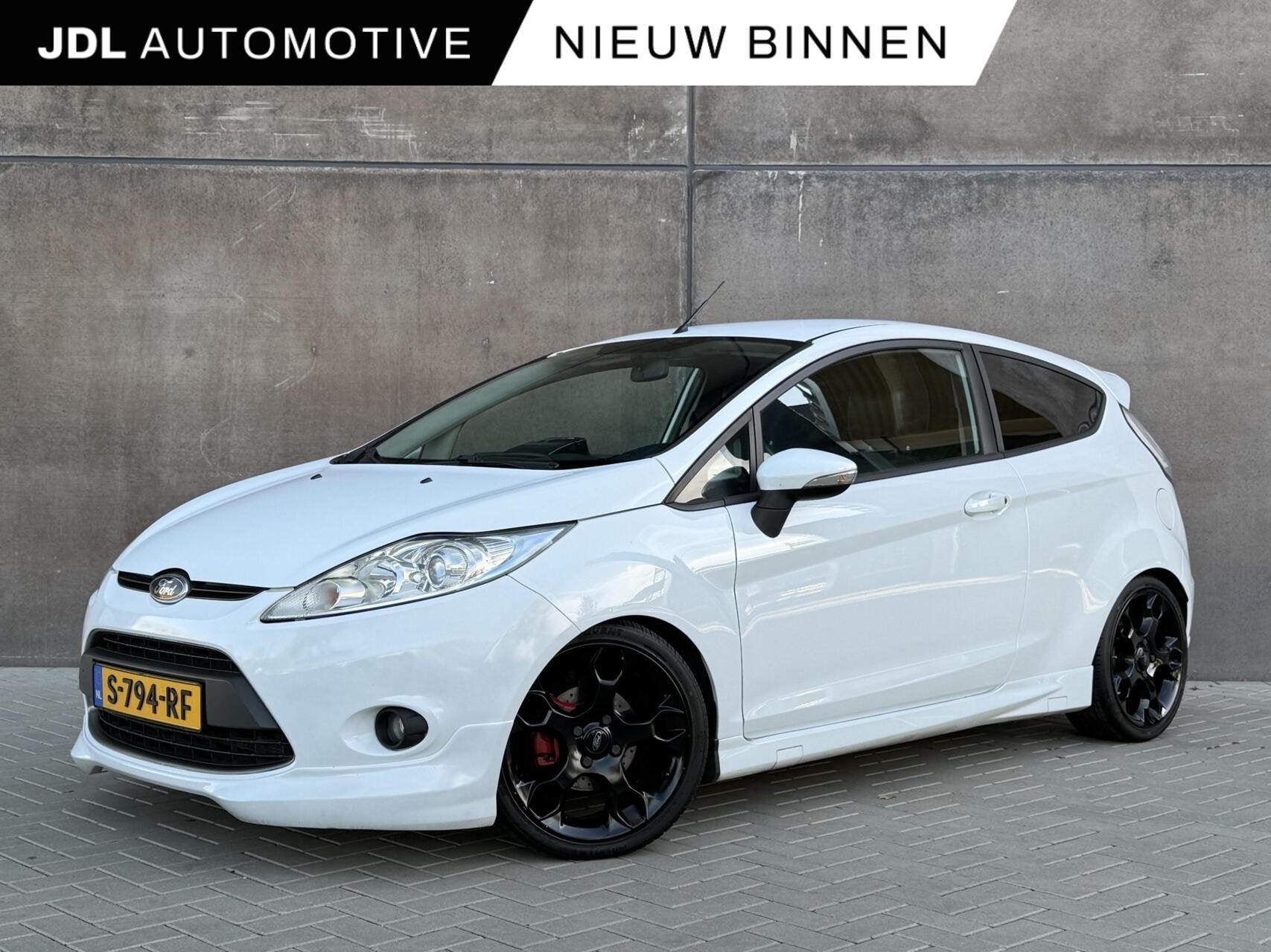 Ford Fiesta 1.6 Metal | Premium audio | Leder | APK 03-2027, Auto's, 135 pk, Gebruikt, 4 cilinders, Wit