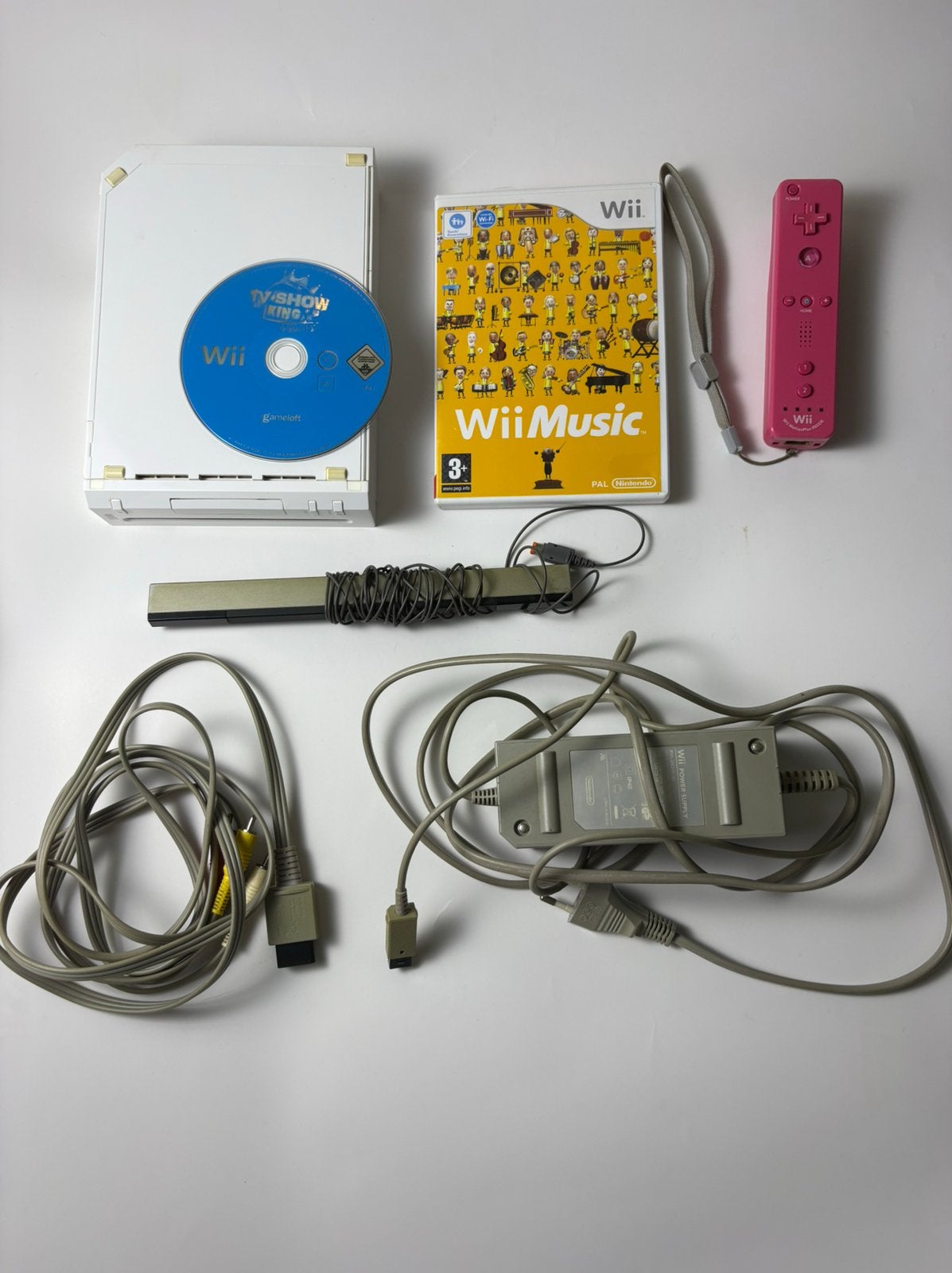 Nintendo Wii + Roze Controller + 2 Games – Compleet, Ophalen of Verzenden, Zo goed als nieuw