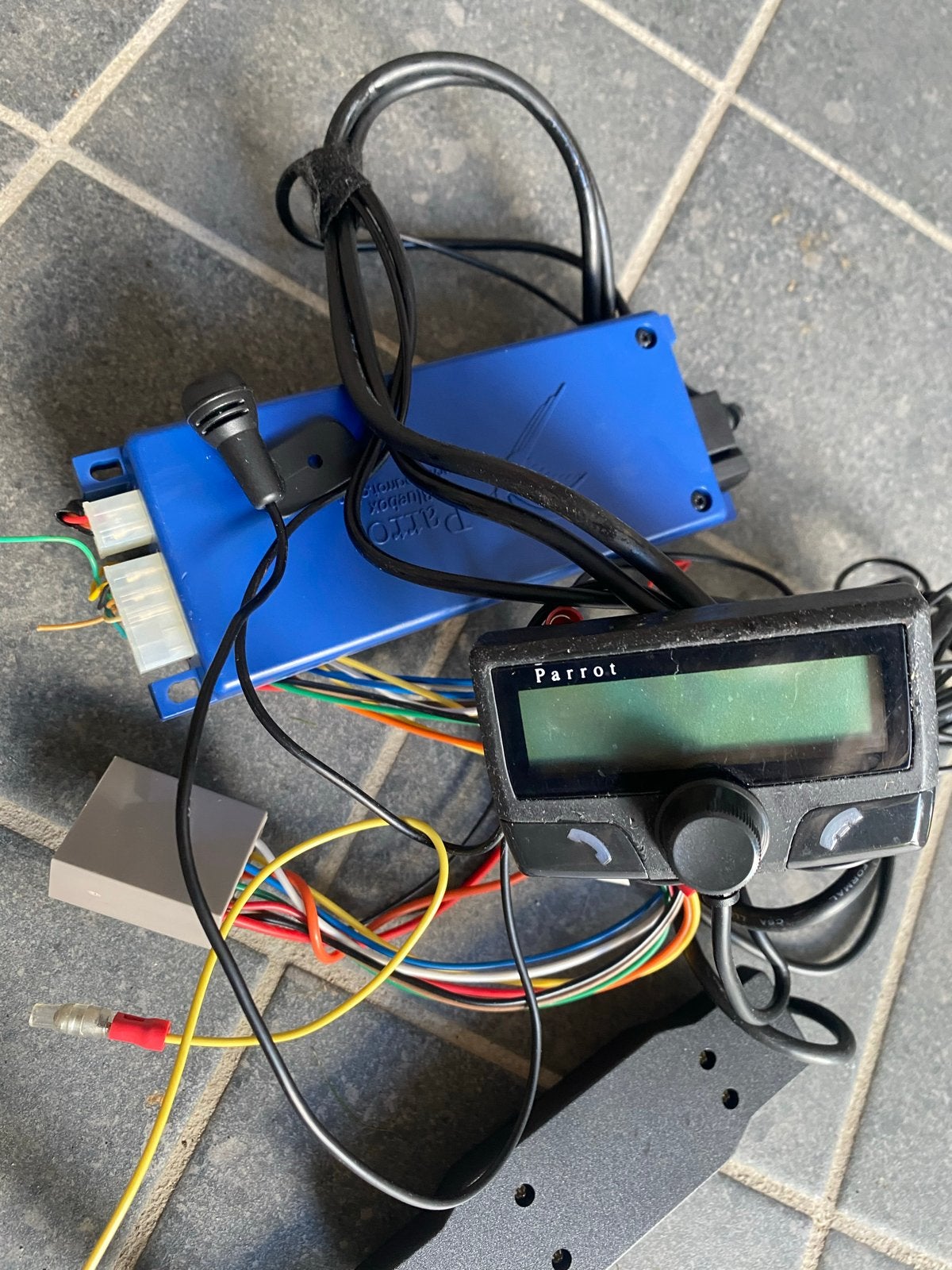 Parrot CK3100N Bluetooth Carkit met display, Ophalen of Verzenden, Gebruikt