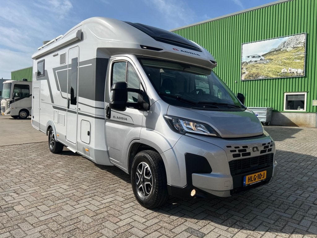 Adria Matrix 670 SL 9-traps automaat, Automaat, Oven, Ringverwarming, Fiat