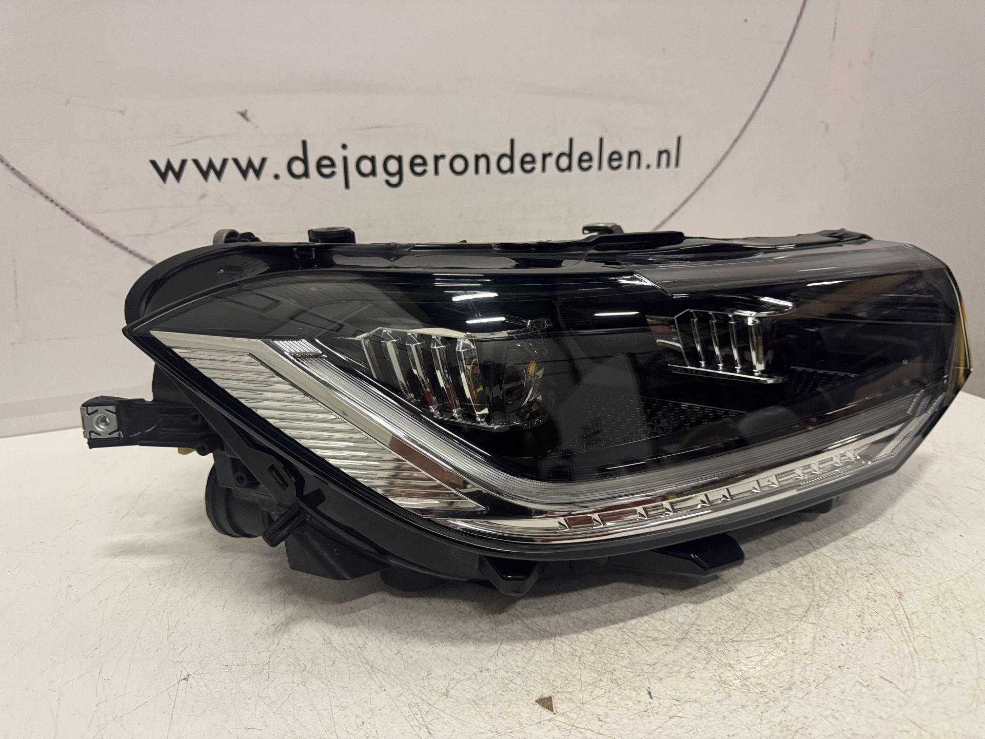 VW T-CROSS T CROSS 2GM VOL LED RECHTS 2GM941036B ORIGINEEL, Auto-onderdelen, Gebruikt, Volkswagen, Volkswagen AG, Berliner Ring 2
38440  Wolfsburg, DE