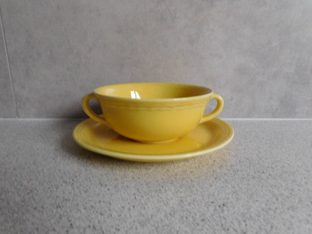 Soepkop 12 cm. en schotel 17 cm. Geel Villeroy & Boch, Villeroy & Boch, Ophalen of Verzenden, Zo goed als nieuw, Overige stijlen