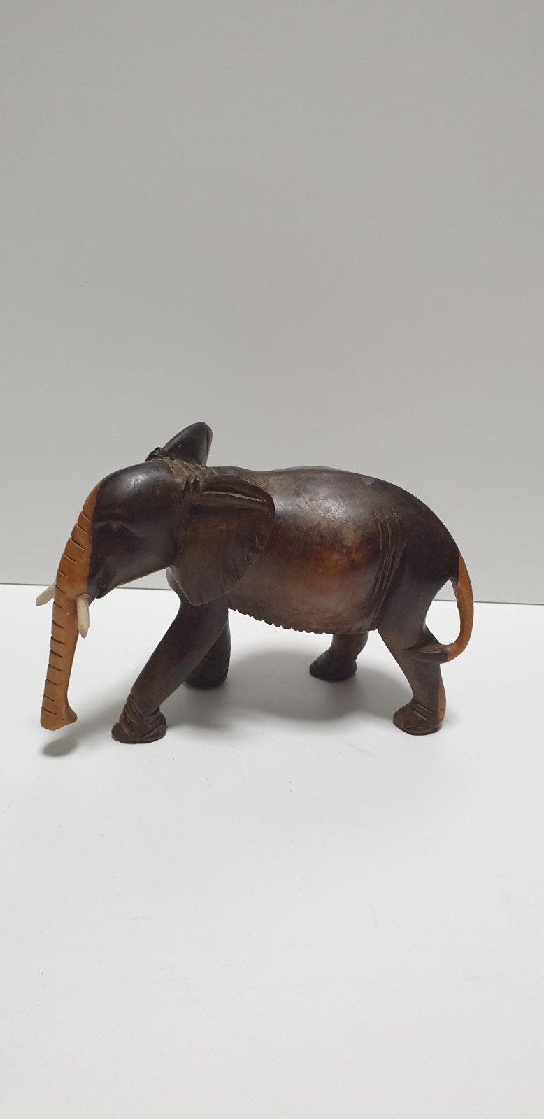 2289)Antiek olifant gesneden uit ebbenhout, Antiek en Kunst, Ophalen of Verzenden