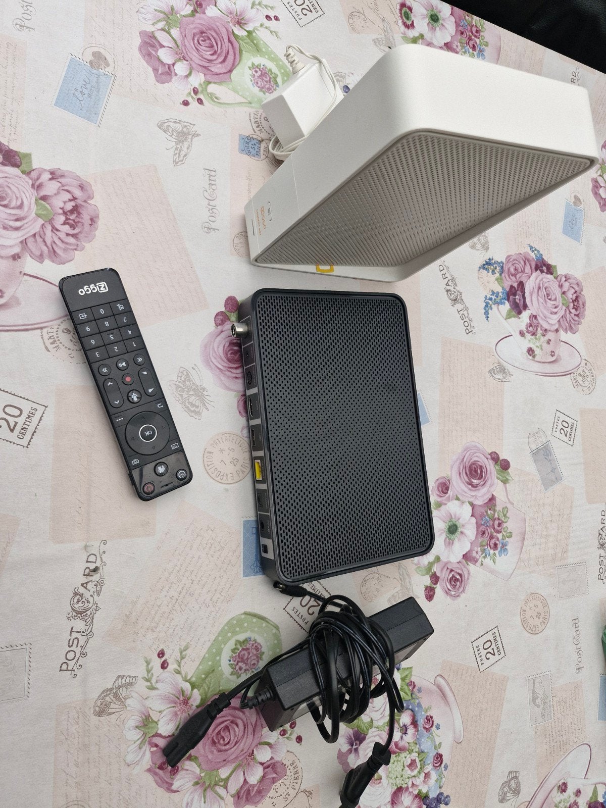 Ziggo Connectbox en Mediabox XL met afstandsbediening, Ophalen of Verzenden, Gebruikt, Router met modem, Ziggo