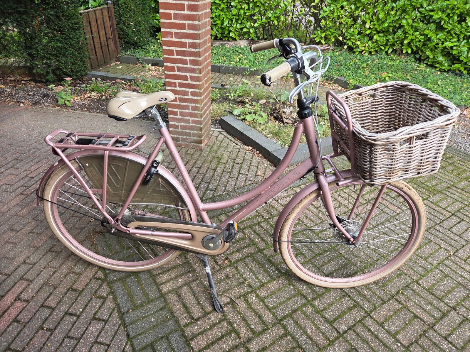 Roze damesfiets met transportrek en mand, Ophalen, Gebruikt, Velgrem, Versnellingen