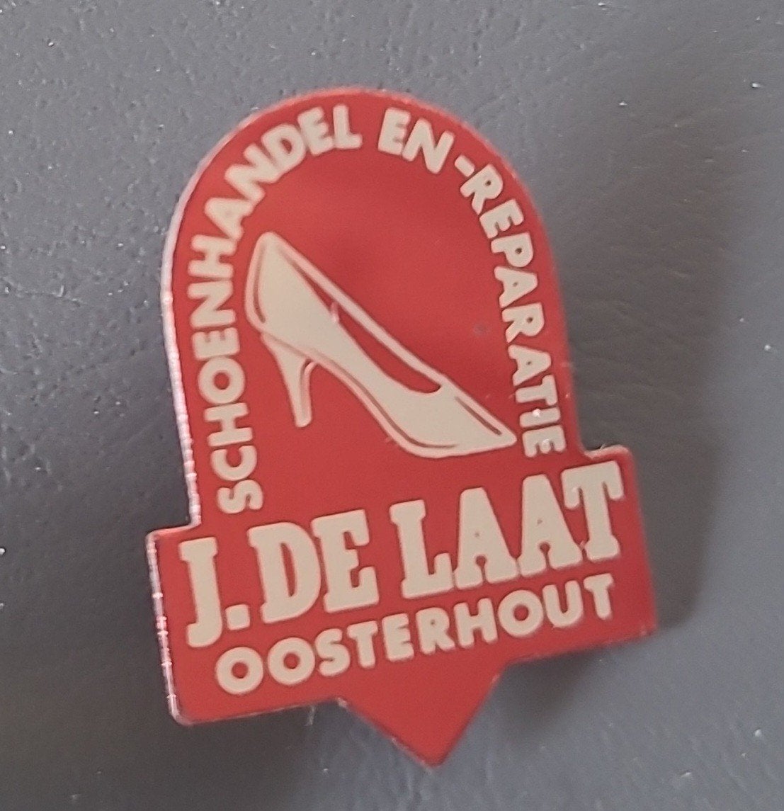 Vintage Speldje J. de Laat Schoenhandel Oosterhout, Verzenden, Gebruikt, Overige onderwerpen, Speldje of Pin