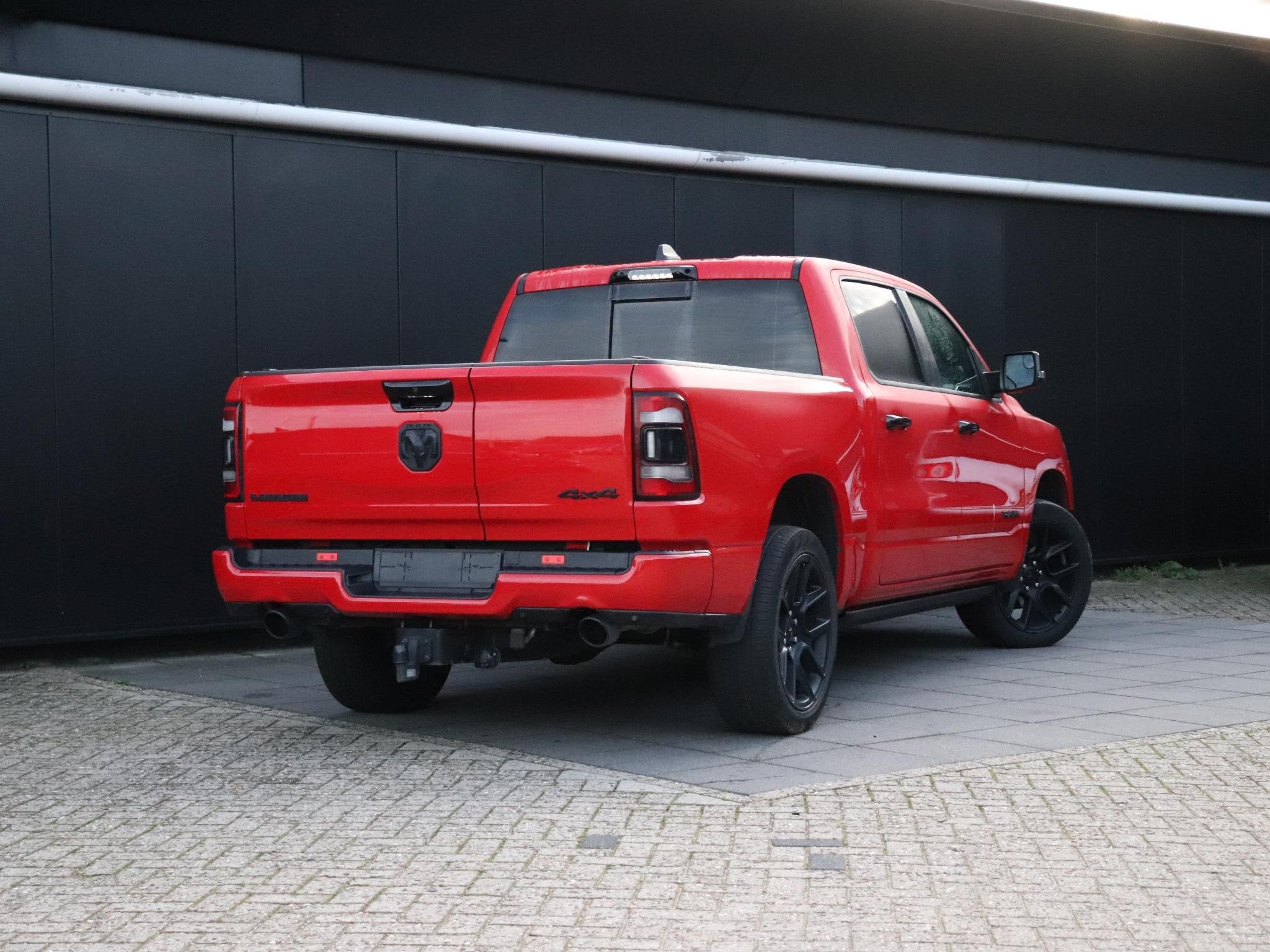 Dodge Ram 1500 5.7 V8 4x4 Crew Cab Laramie | LPG | H&K | LED, Auto's, Automaat, Panoramadak, Gebruikt, 5654 cc