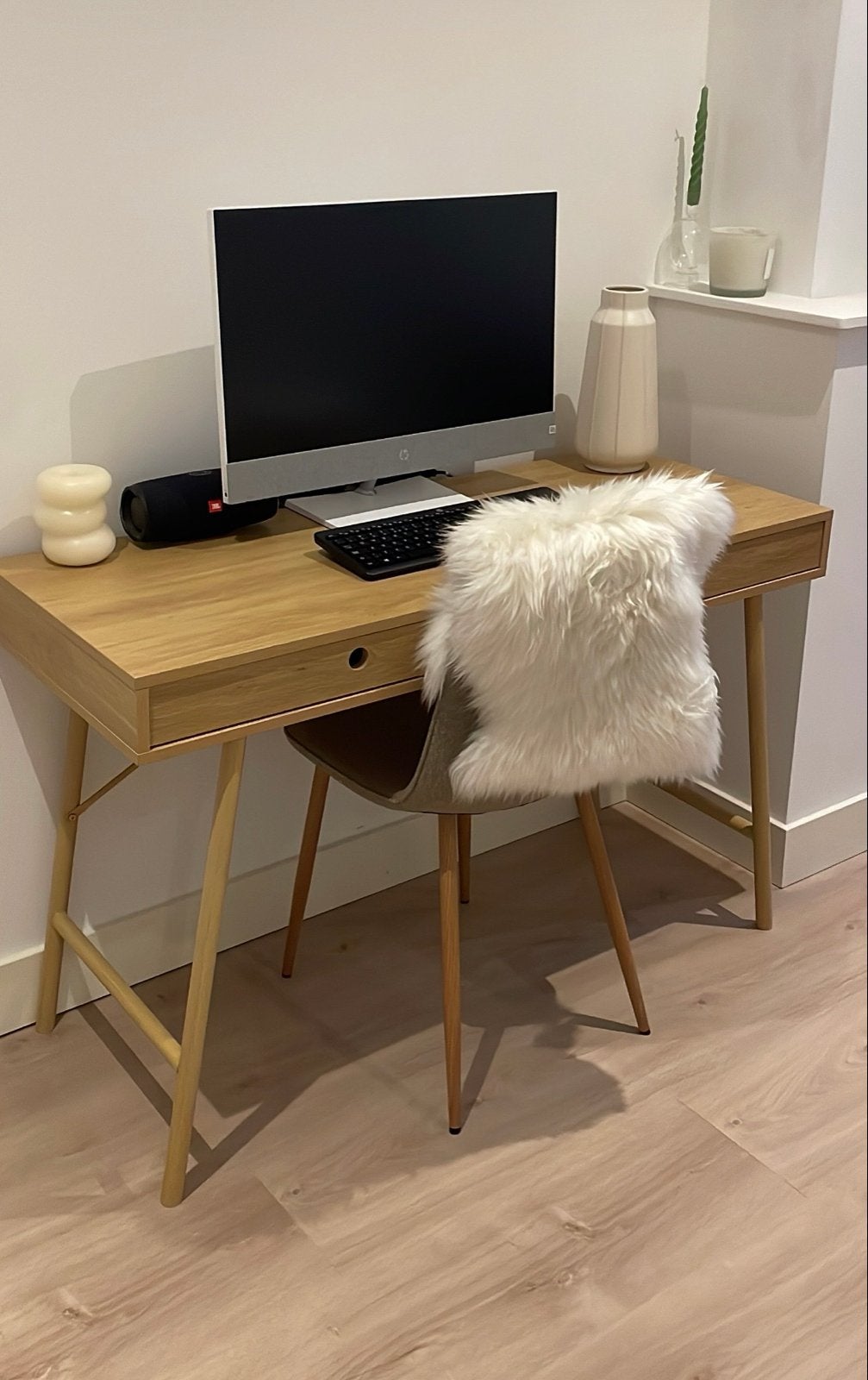 Jysk bureau - Zeer goede staat, Ophalen, Scandinavisch, Bruin, Zo goed als nieuw