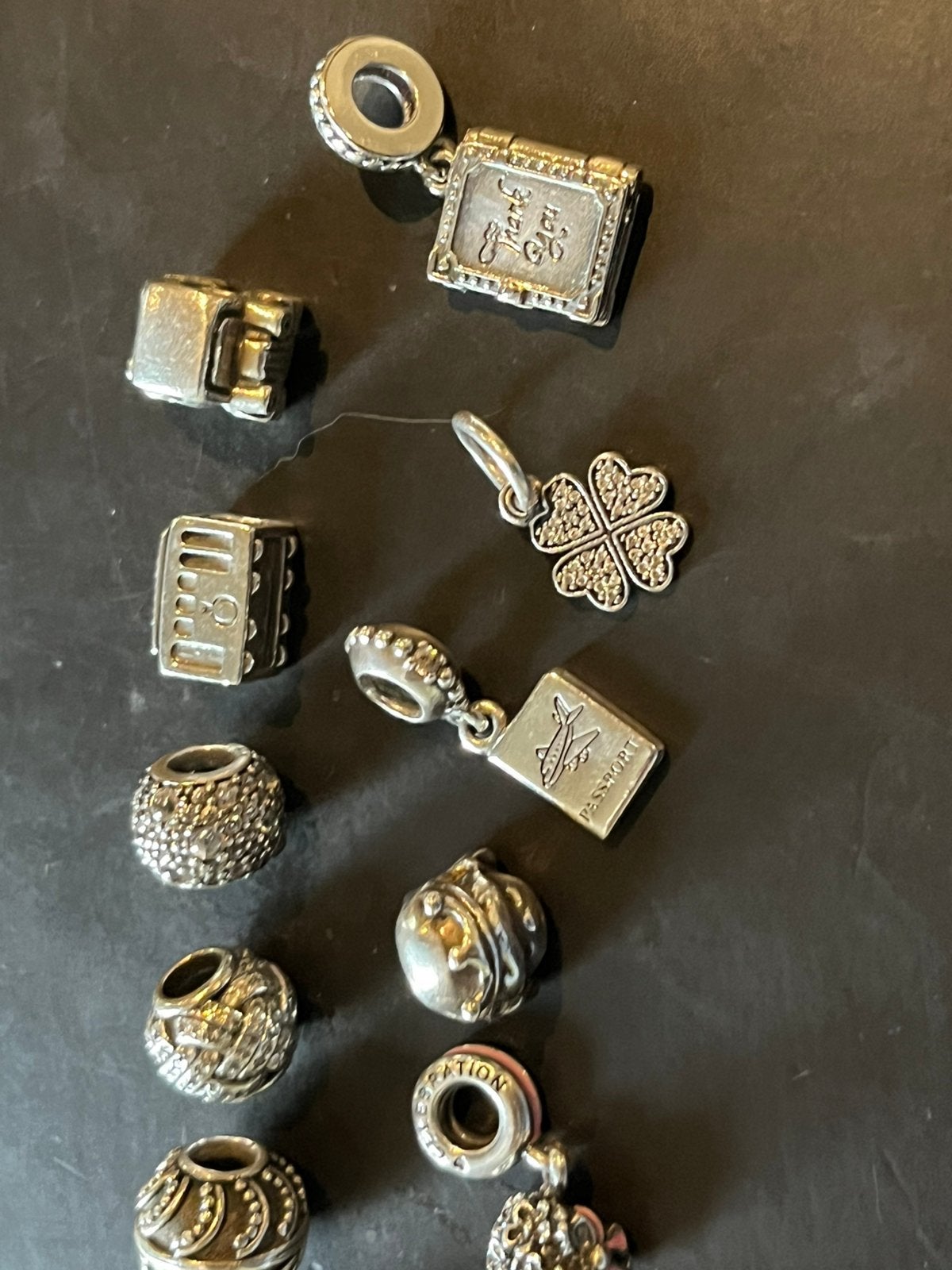Pandora verassende bedels., Pandora, Ophalen of Verzenden, Zo goed als nieuw, 4 bedels of meer
