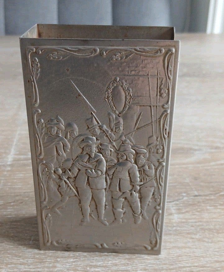 groot luciferdoosje metalen luciferhouder mispelblom drinks, Ophalen of Verzenden, Gebruikt, Luciferdoosjes of -merken