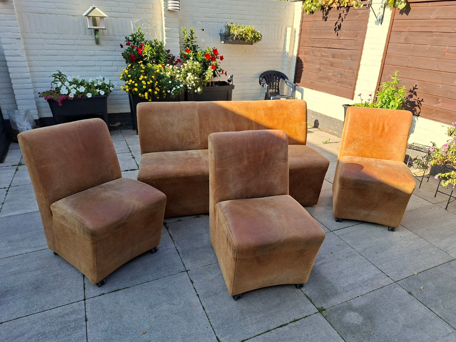 Eetkamerbank en 3 stoelen van Goossens op wielen, Ophalen, Gebruikt, Leer, Drie