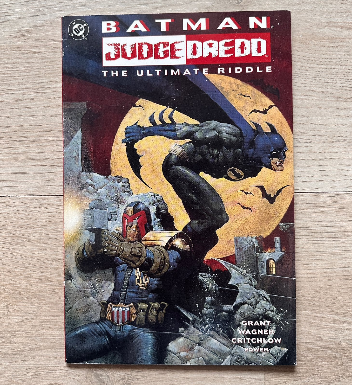 Batman/Judge Dredd: The Ultimate Riddle 1993 SC, Boeken, Strips | Comics, Eén comic, Amerika, Ophalen of Verzenden, Zo goed als nieuw