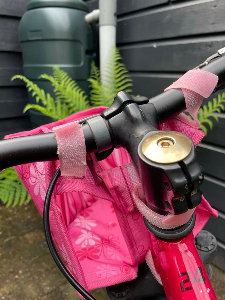 Roze Götz fietsmandje voor poppen of knuffels, Ophalen, Gebruikt, Fietsmand, Stuurbevestiging