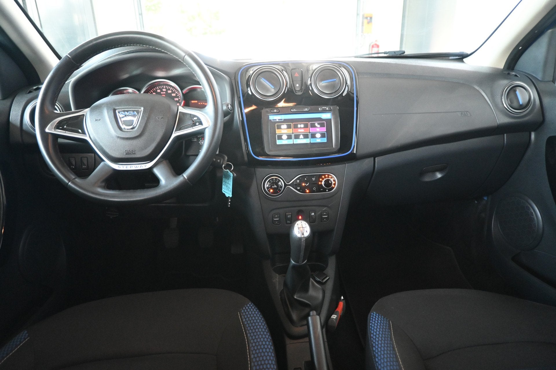 Dacia Sandero 1.0 TCe Stepway Serie Limitee 15th Anniv. Clim, Met garantie (alle), Blauw, Bedrijf, Handgeschakeld