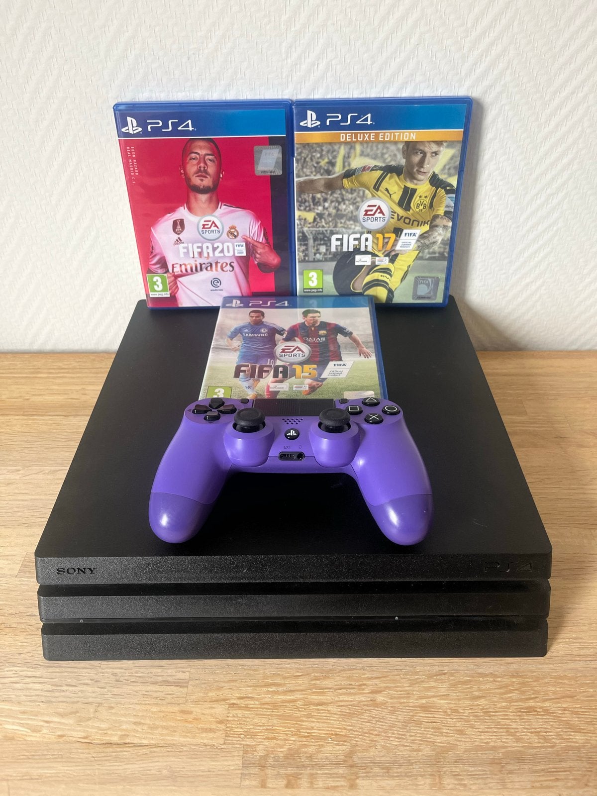PlayStation 4 Pro 1TB met controller en 3 FIFA games, Spelcomputers en Games, Spelcomputers | Sony PlayStation 4, Ophalen of Verzenden