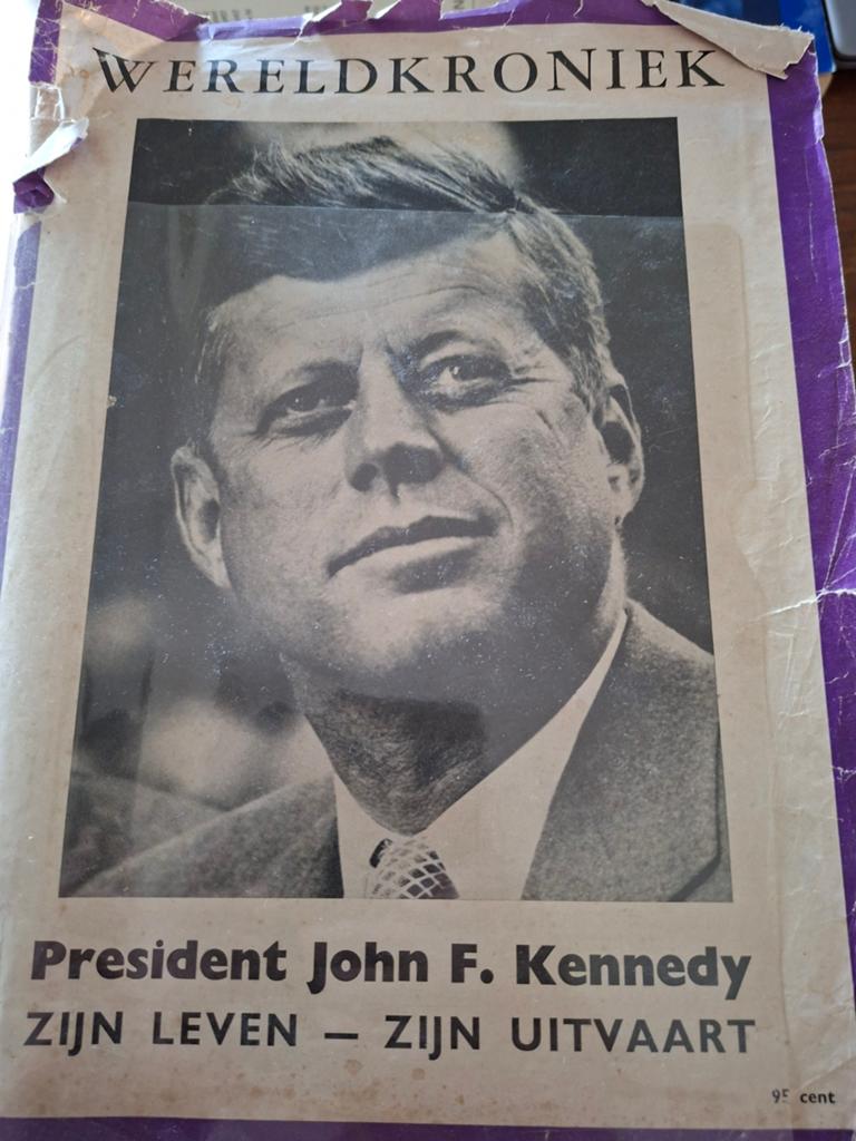 Wereldkroniek: President John F. Kennedy - Zijn leven, Boeken, Ophalen of Verzenden, Gelezen, Krant