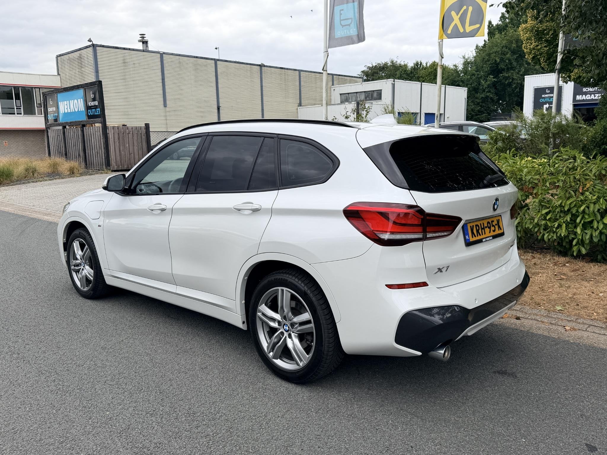 BMW X1 xDrive25e M-Sport 220PK PHEV Leder•Navi, Gebruikt, Wit, Bedrijf, Vierwielaandrijving