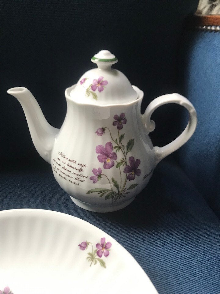 prachtige porseleinen set Duinviooltje van Libelle, Ophalen of Verzenden, Zo goed als nieuw