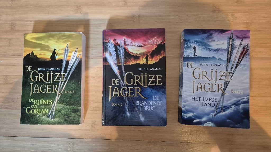 De Grijze Jager (Deel 1 t/m 3), Ophalen of Verzenden, Gelezen, John Flanagan