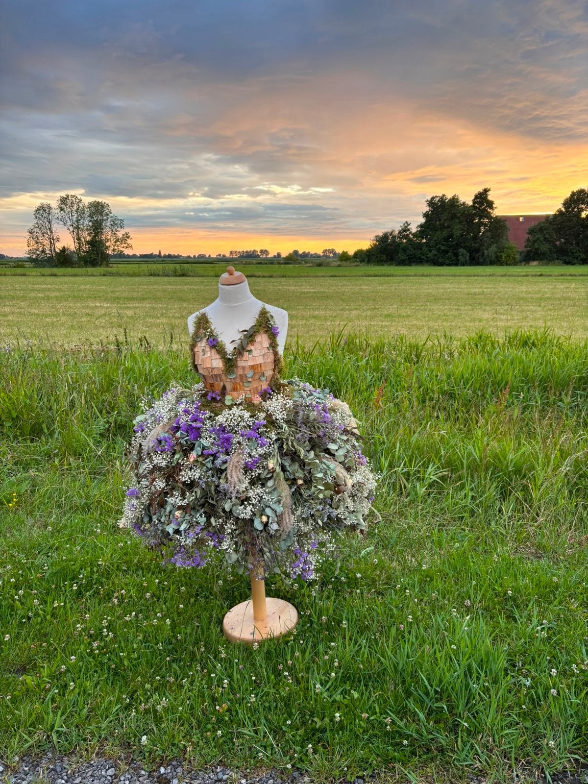 Unieke handgemaakte bloemenjurk op paspop, Ophalen, Handgemaakt, Meerkleurig, Natuur en Bloemen