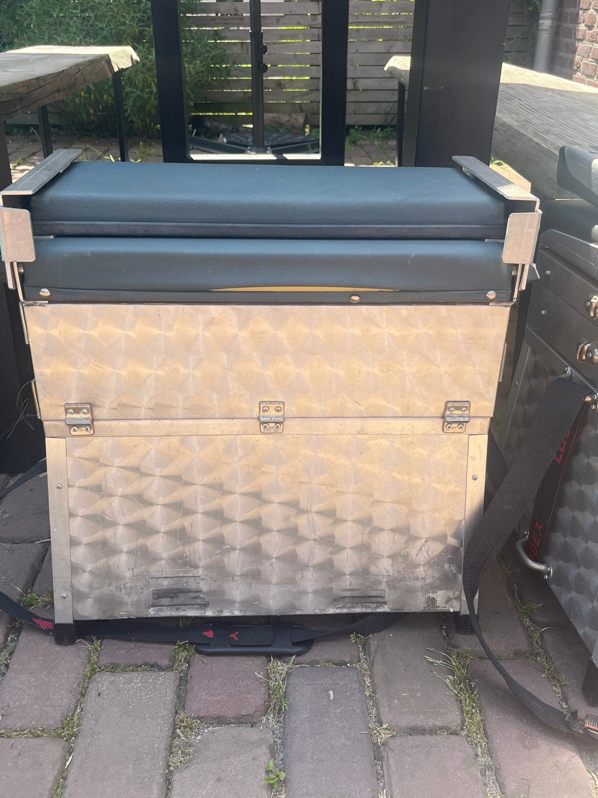 Lodex Aluminium Koffer met Zitje - Ideaal voor Vissers, Ophalen of Verzenden, Gebruikt