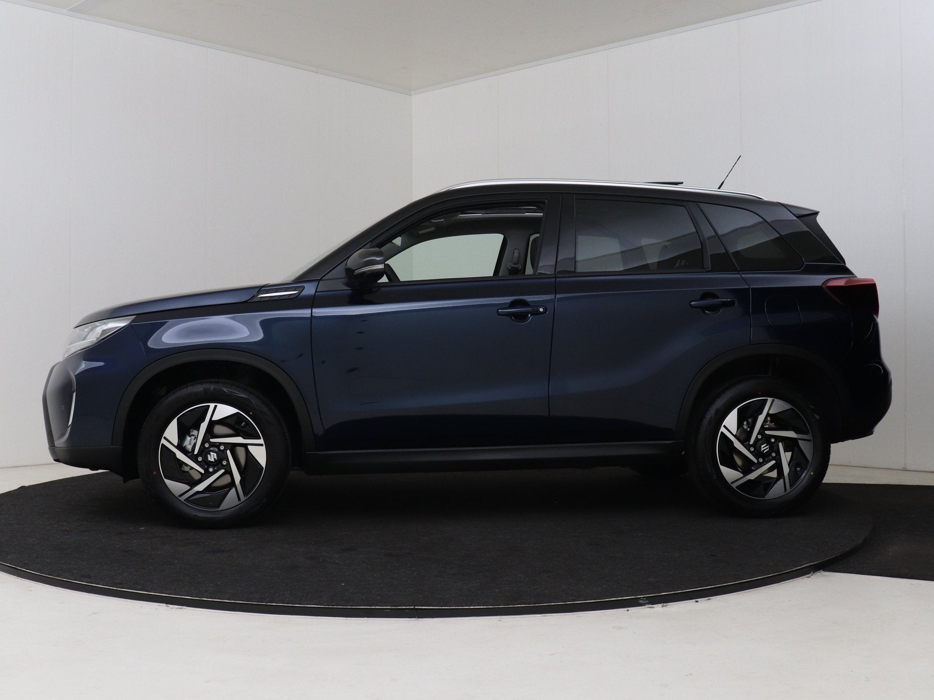 Suzuki Vitara 1.4 Boosterjet Style Hybrid | Parkeersensoren, Voorwielaandrijving, 12 maanden, Zwart, 4 cilinders