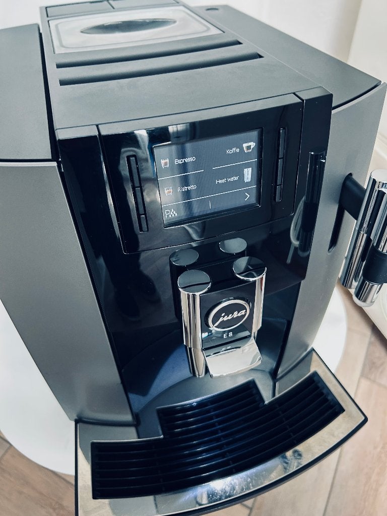 Prachtige Jura E8 met een premium servicebeurt., Ophalen, 10 kopjes of meer, Koffiemachine, Zo goed als nieuw