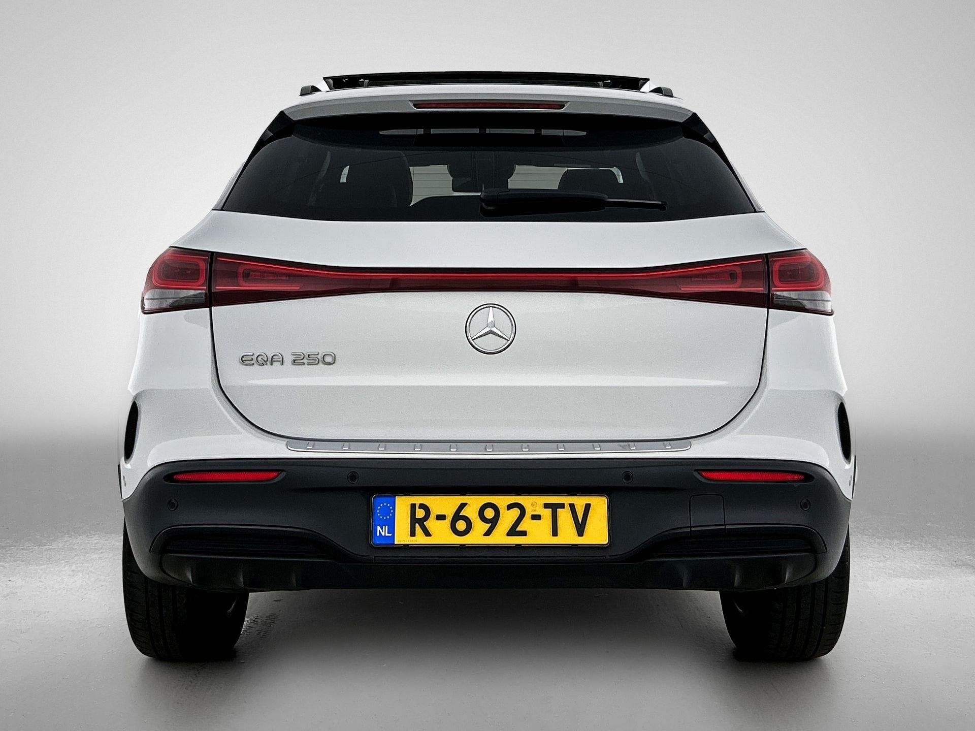 Mercedes-Benz EQA 250 Business Solution AMG 67 kWh | PANORAM, Auto's, Gebruikt, 190 pk, Leder en Stof, Wit
