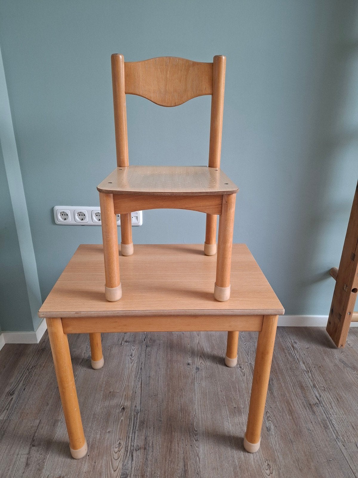 Kleuter tafel en stoeltje, Ophalen, Gebruikt, Tafel(s) en Stoel(en)