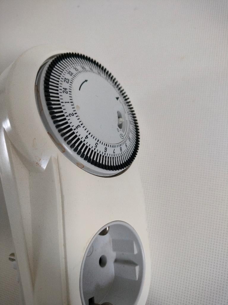 Grasslin analoge timer, Doe-het-zelf en Verbouw, Elektra en Kabels, Ophalen of Verzenden, Zo goed als nieuw, Schakelaar