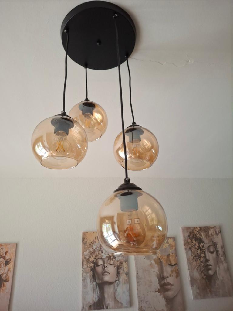 Mooie hanglamp met 4 bollen de bollen kunnen op hoogtes zelf, Huis en Inrichting, Lampen | Hanglampen, Ophalen of Verzenden