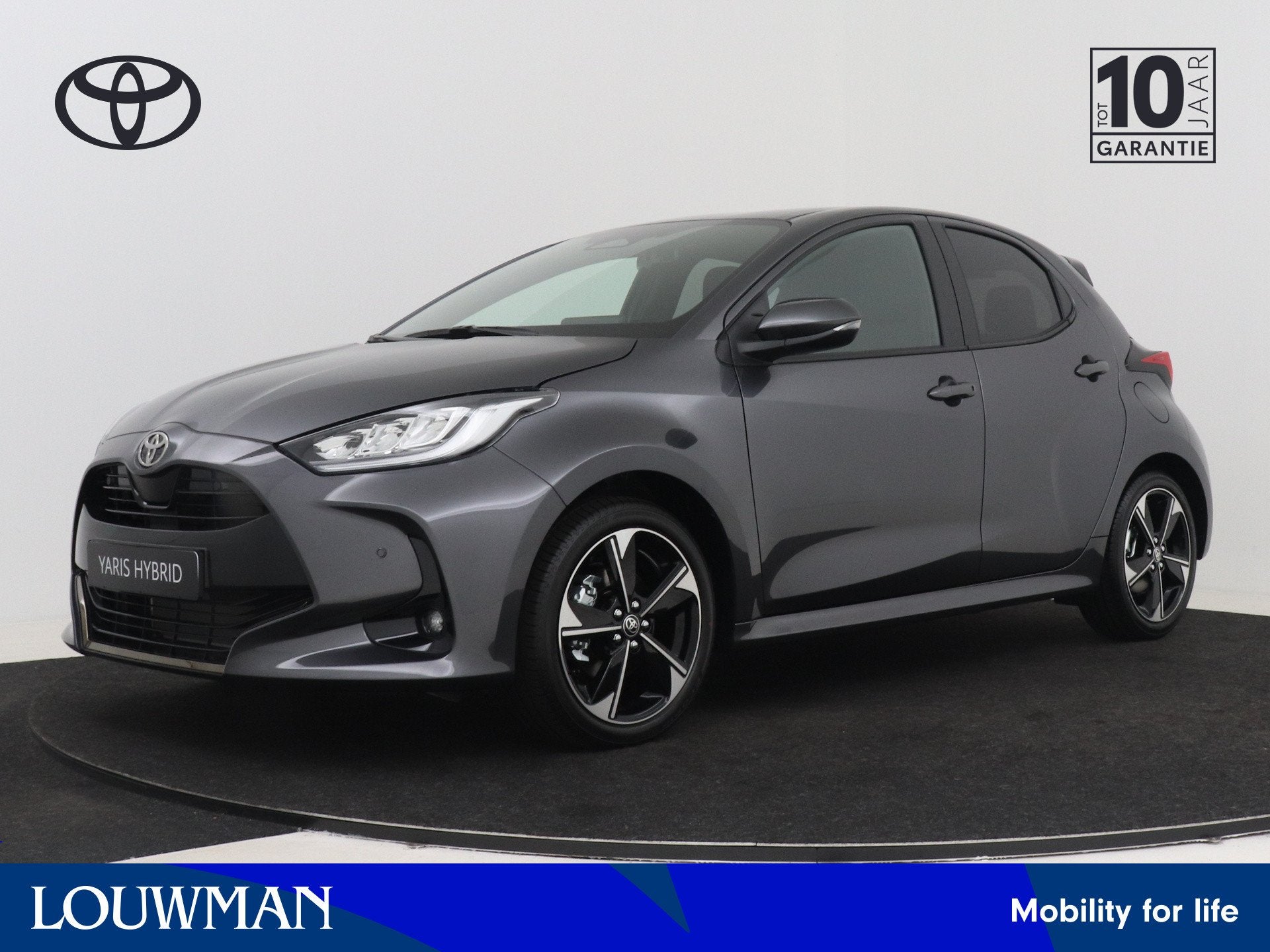 Toyota Yaris 1.5 Hybrid 130 Executive *DEMO* | Metaallak | C, 450 kg, 450 kg, Hybride Elektrisch/Benzine, 3 cilinders