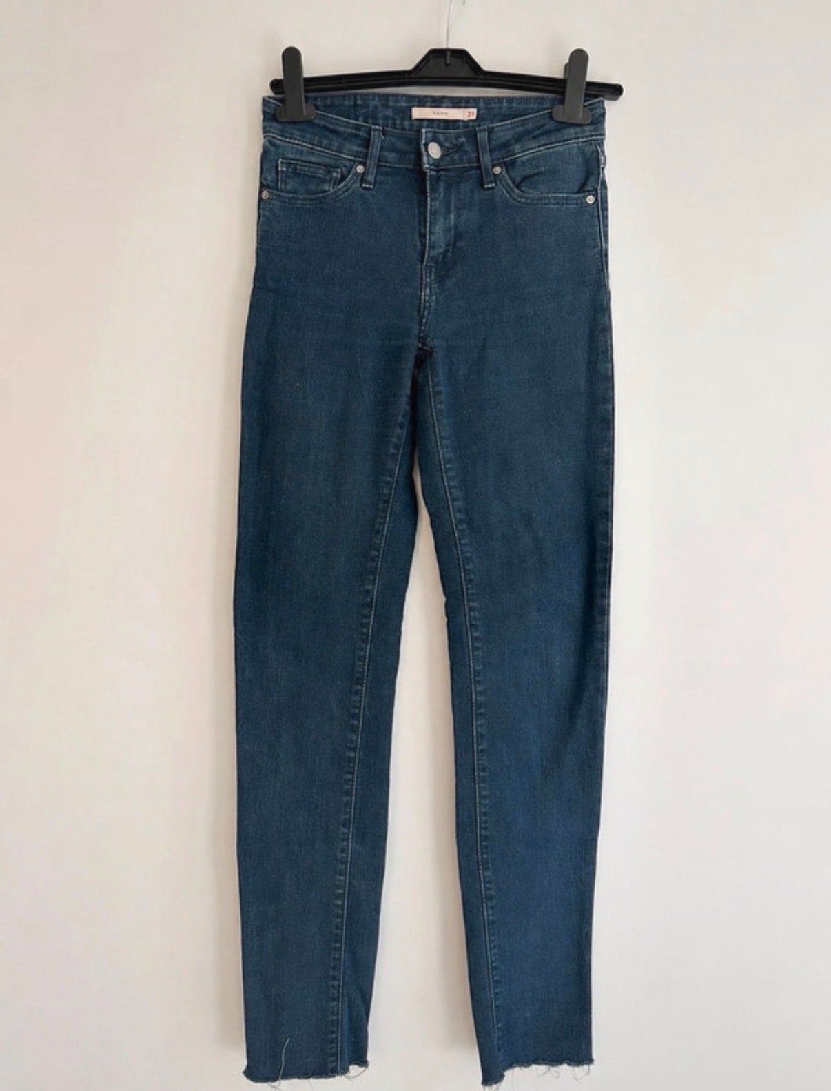 Levi's 712 Slim Jeans - Maat W25, Ophalen of Verzenden, Zo goed als nieuw, Blauw, W27 (confectie 34) of kleiner