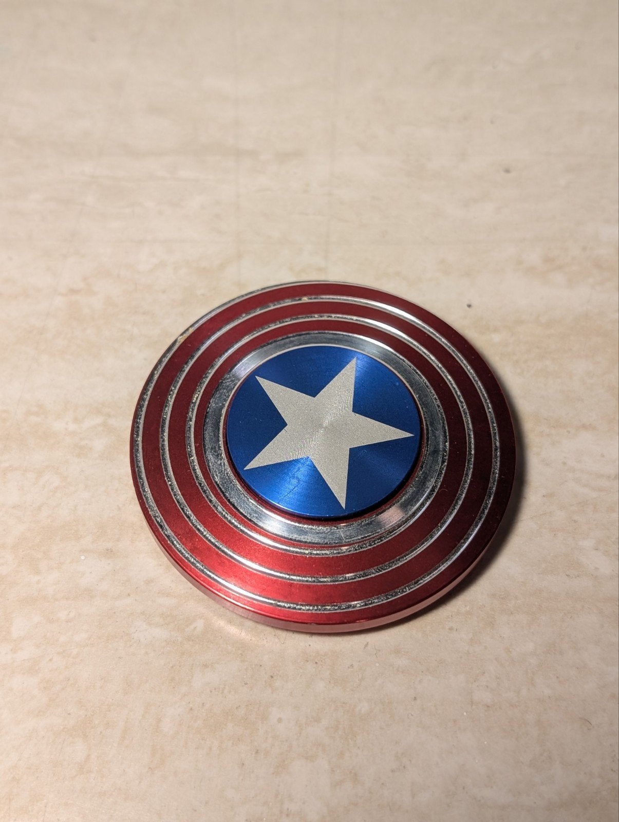 Captain America schild metalen fidgetspinner, Ophalen of Verzenden, Zo goed als nieuw