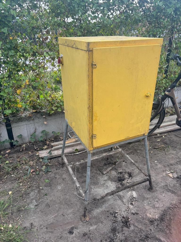 Stroomkast + waterput met dubbele kraan., Doe-het-zelf en Verbouw, Ophalen, Overige typen