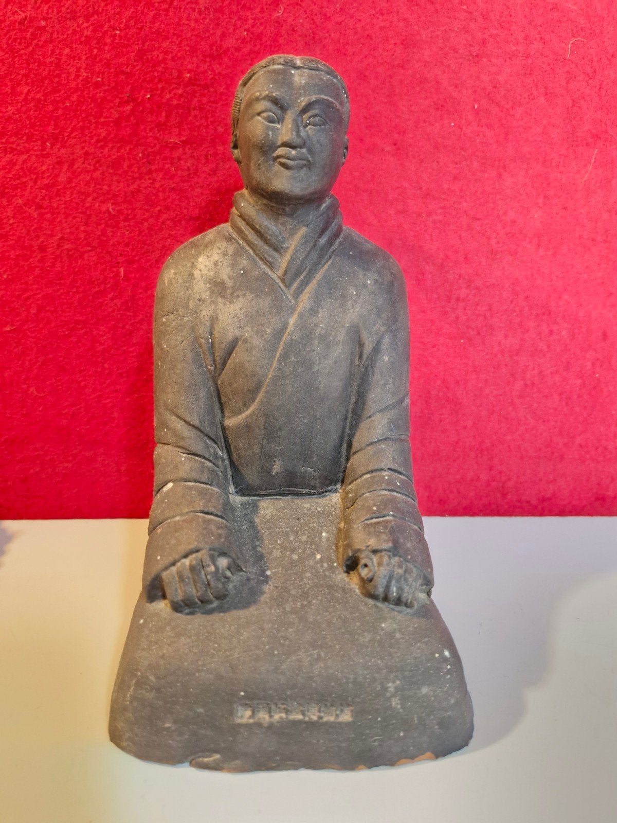 Chinese Terracotta Knielende Monnik - Terracottaleger, Antiek en Kunst, Ophalen of Verzenden, Handgemaakt, 20 - 50 cm, Steen of Keramiek