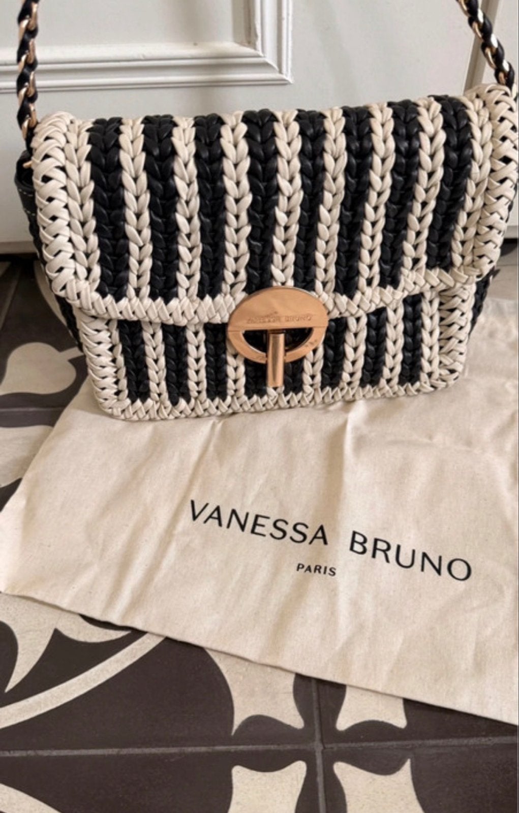 Vanessa Bruno Nano Moon Zwart Wit Gestreepte Crossbody Tas, Sieraden, Tassen en Uiterlijk, Ophalen of Verzenden, Nieuw, Zwart