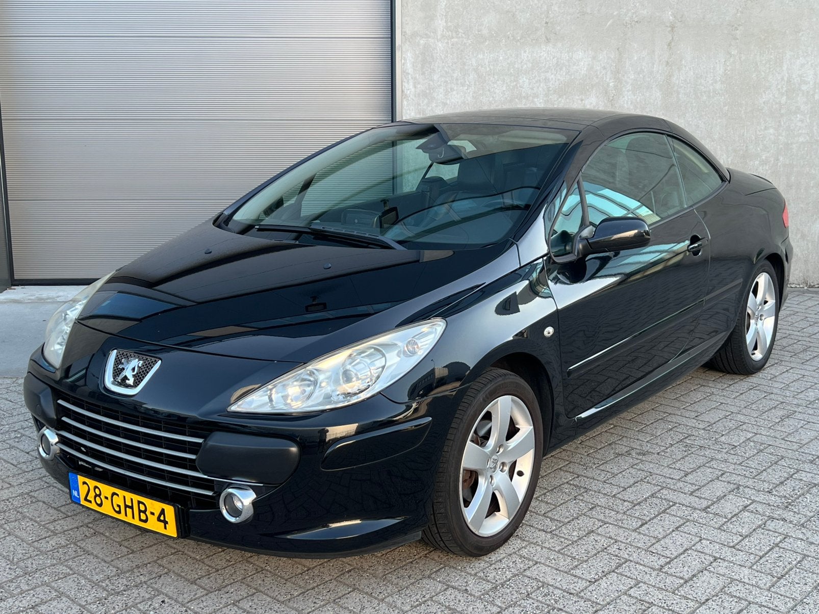 Zwarte Peugeot 307 CC 2.0 Cabriolet 2008 FaceLift/Leer/Apk!, Voorwielaandrijving, Zwart, 4 cilinders, Cabriolet