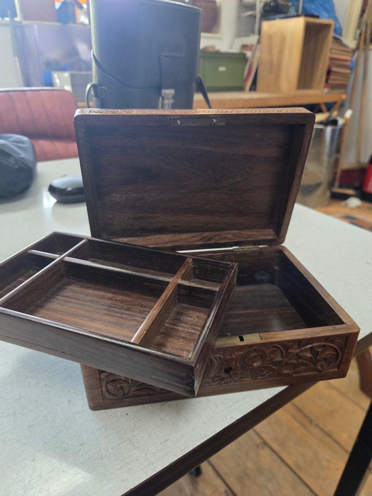 Handgesneden houten sieradendoos met inleg, Ophalen of Verzenden