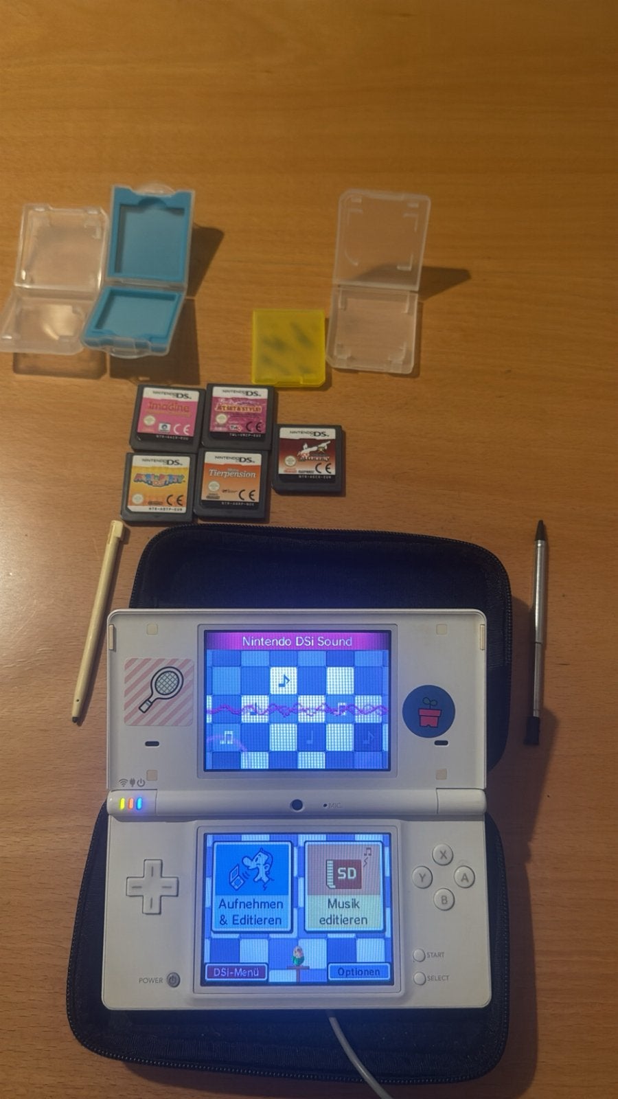 Nintendo DSi Wit Bundel + 5 Games (Mario, Ace Attorney), Spelcomputers en Games, Spelcomputers | Nintendo 2DS en 3DS, Ophalen of Verzenden