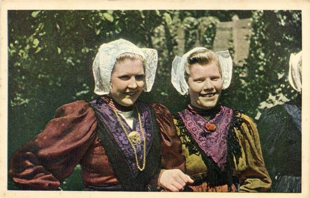 Gooi en Eem - 2 vrouwen in klederdracht - ongelopen, Ophalen of Verzenden, 1940 tot 1960, Ongelopen, Utrecht