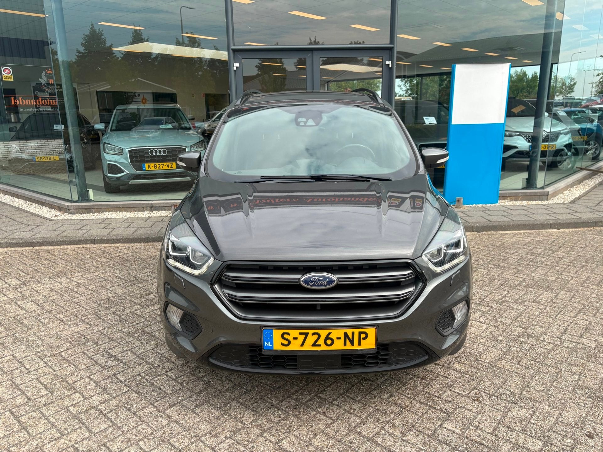 Ford Kuga 1.5 Titanium Styling Pack 4WD *AUT, Auto's, Automaat, Dealer onderhouden, 4 cilinders, 1850 kg