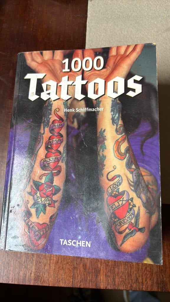 1000 Tattoos - Henk Schiffmacher, Ophalen of Verzenden, Gelezen, Overige onderwerpen