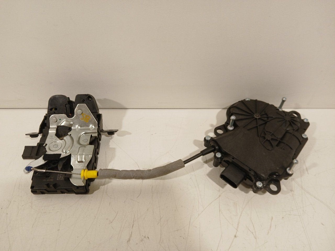 Slot mechaniek kofferdeksel achterklep elektrisch Jaguar XF, Onderdelen@venauto.nl, Van der Ven Autorecycling B.V., Gebruikt, Ettenseweg 76, 4706 PB Roosendaal, The Netherlands