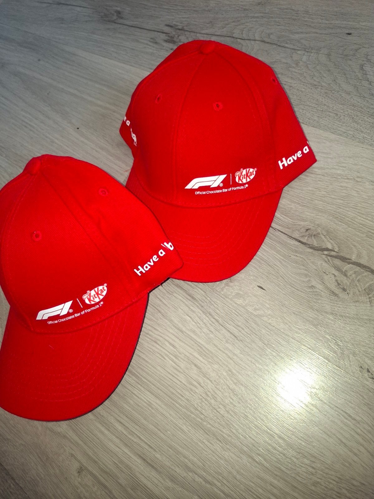 Formule 1 Kitkat pet, Kleding | Heren, Ophalen of Verzenden, Nieuw