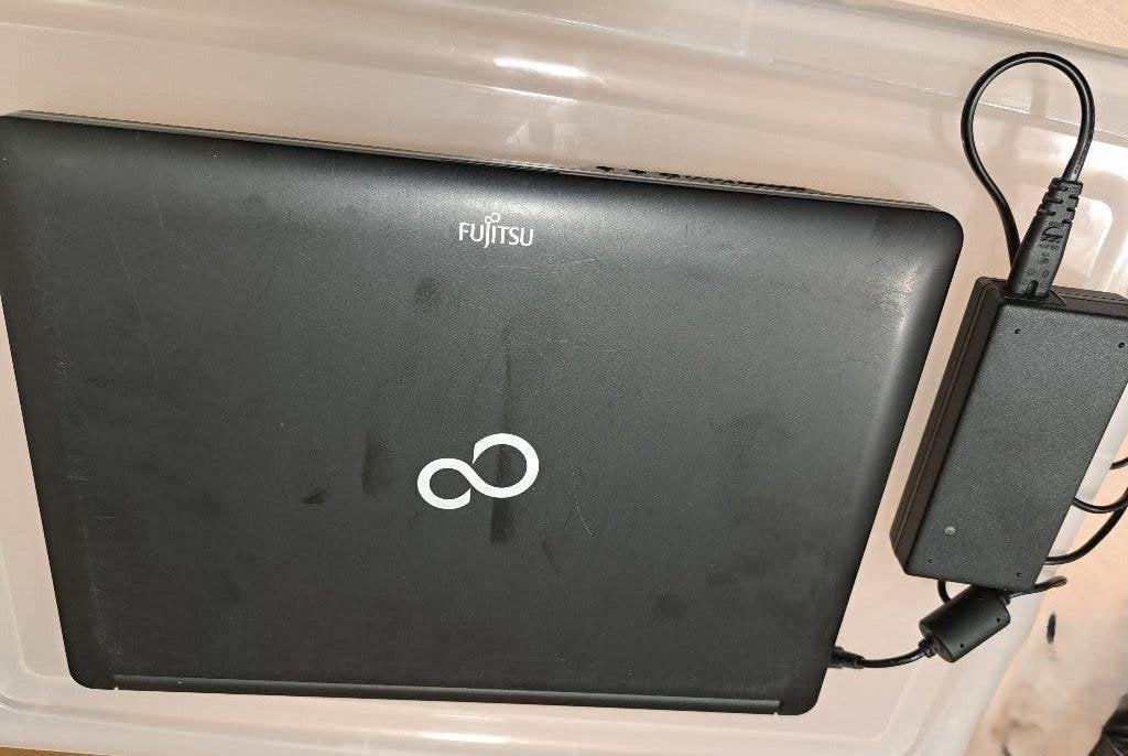 3x laptop Fujitsu en 1x minidesktop Fujitsu, Ophalen, Fujitsu-Siemens