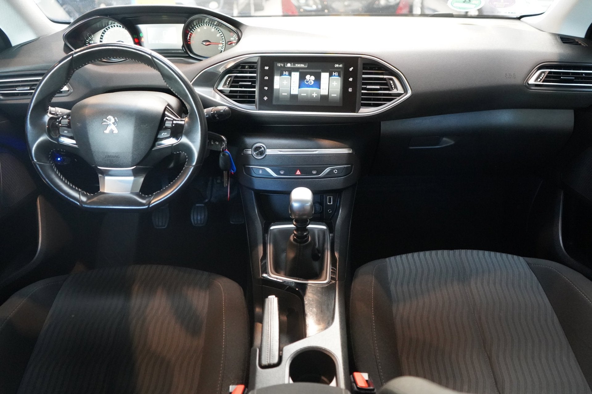 Peugeot 308 1.2 PureTech Allure | CRUISE | PDC | NAVI l AIRC, Voorwielaandrijving, Gebruikt, Euro 6, Bedrijf
