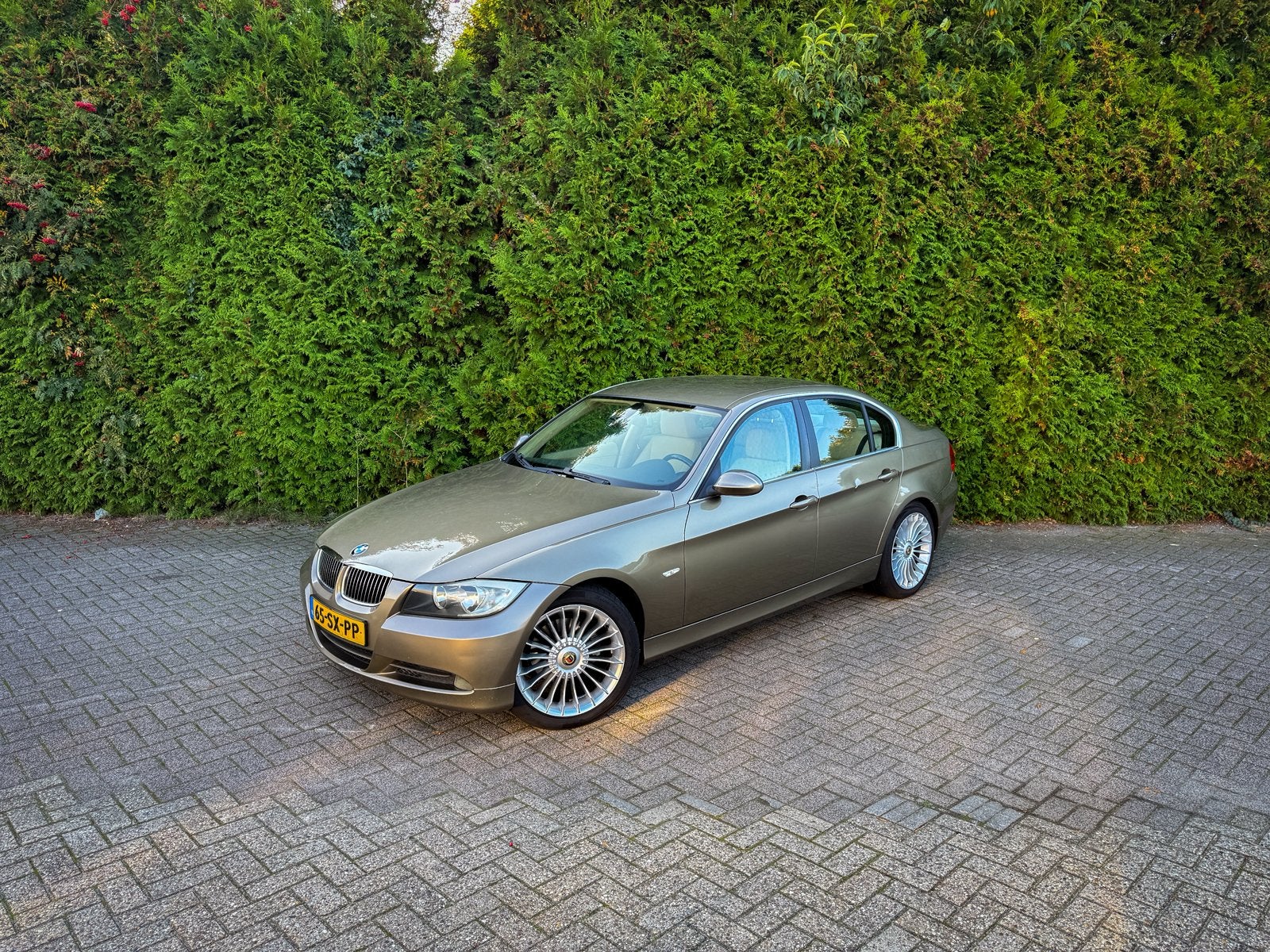 Unieke BMW 325i 3-Serie AUT 18 inch 2.5 I 325 2006 Bruin, Auto's, Automaat, 745 kg, 2497 cc, Bruin